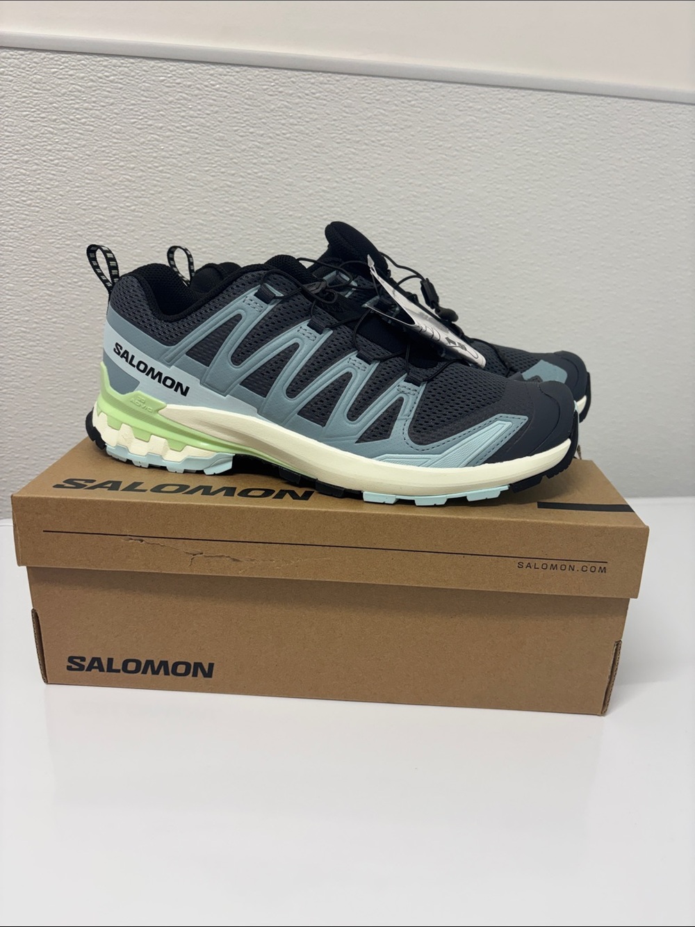 Salomon women’s XA pro 3d v9 turbulence/iced aqua/patina green size 10 NWT